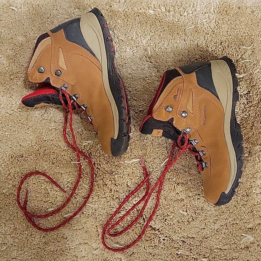 Columbia Hiking boots 8 camel red